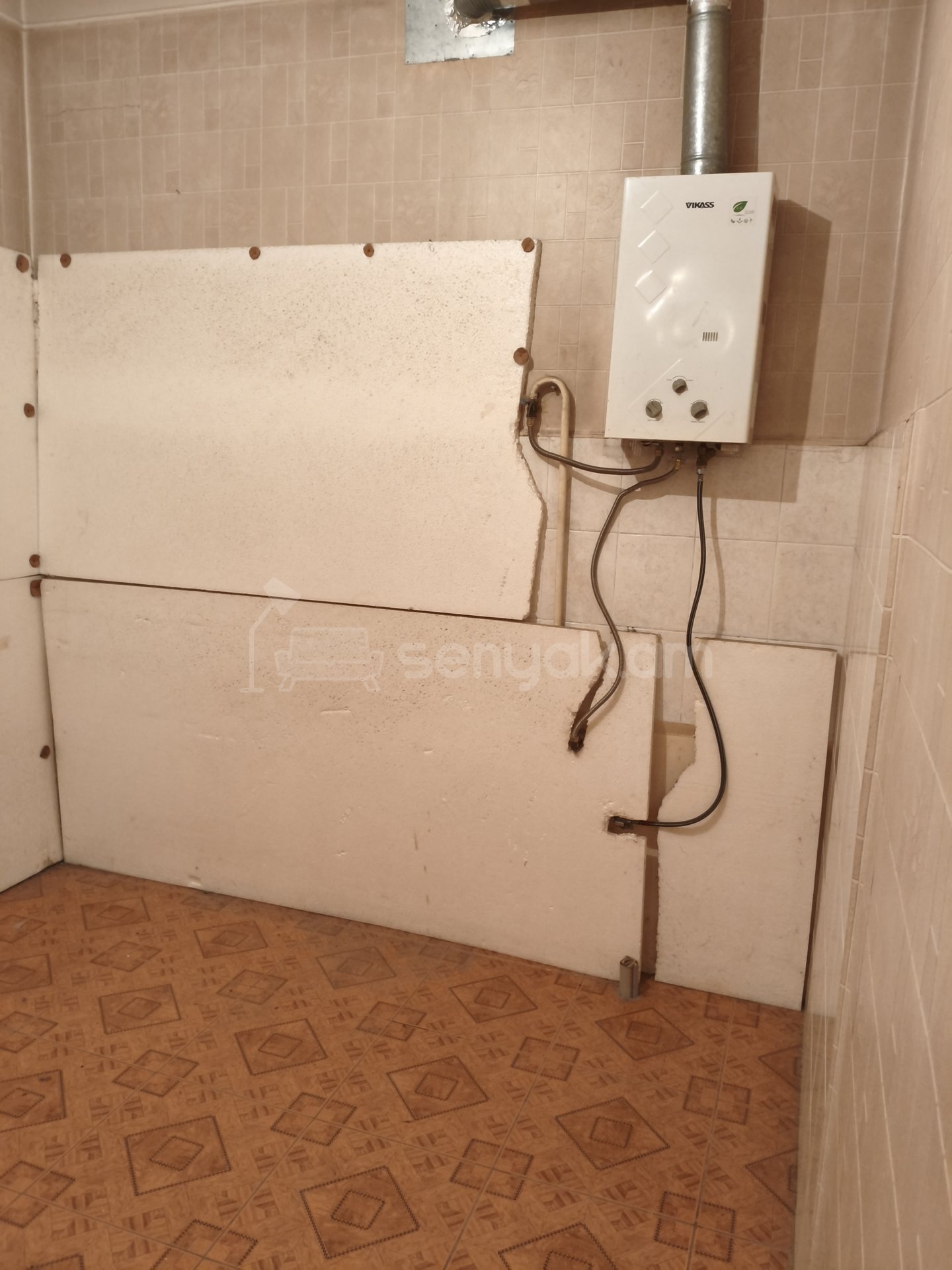 3 Սենյականոց Բնակարան Քարե Շենքում, 77քմ, 1/1 հարկ, Նորմալ Վիճակում, Կահավորված