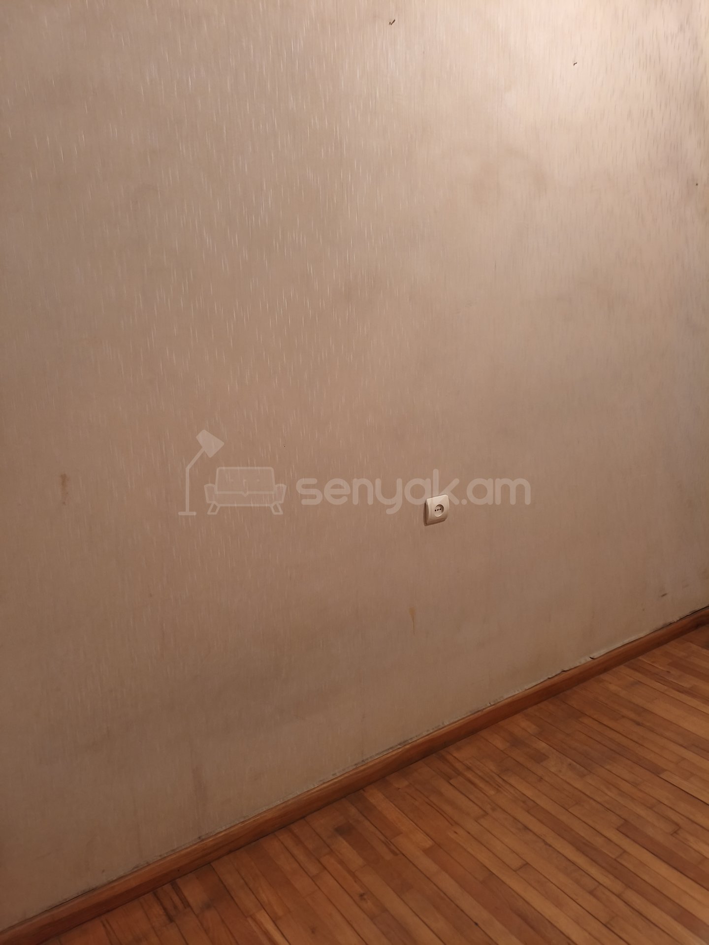 3 Սենյականոց Բնակարան Քարե Շենքում, 77քմ, 1/1 հարկ, Նորմալ Վիճակում, Կահավորված