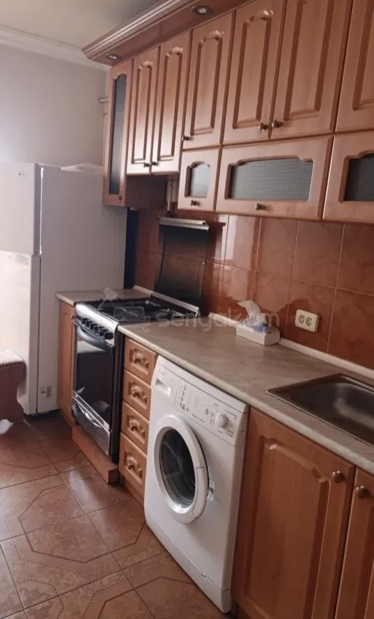 2 Սենյականոց Բնակարան Քարե Շենքում, 56քմ, 3/5 հարկ, Նորմալ Վիճակում, Կահավորված, Արևկող