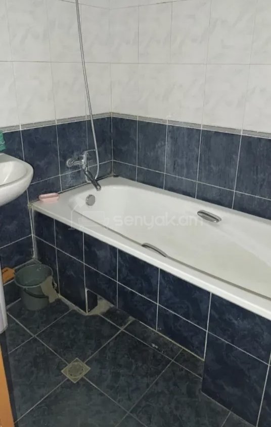 2 Սենյականոց Բնակարան Քարե Շենքում, 56քմ, 3/5 հարկ, Նորմալ Վիճակում, Կահավորված, Արևկող