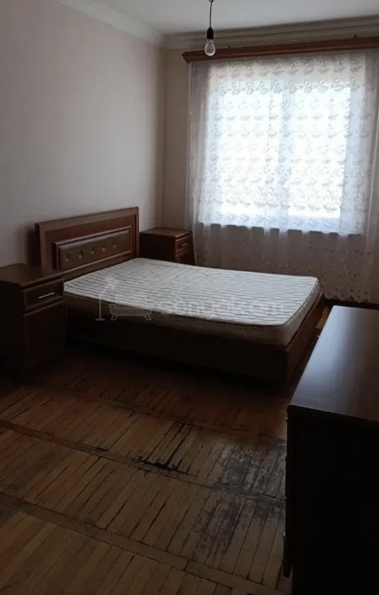 2 Սենյականոց Բնակարան Քարե Շենքում, 56քմ, 3/5 հարկ, Նորմալ Վիճակում, Կահավորված, Արևկող