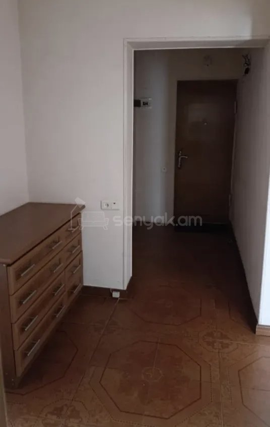 2 Սենյականոց Բնակարան Քարե Շենքում, 56քմ, 3/5 հարկ, Նորմալ Վիճակում, Կահավորված, Արևկող