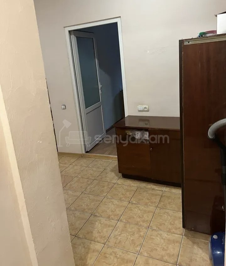 2 Սենյականոց Բնակարան Քարե Շենքում, 58քմ, 3/5 հարկ, Նորմալ Վիճակում, Կահավորված