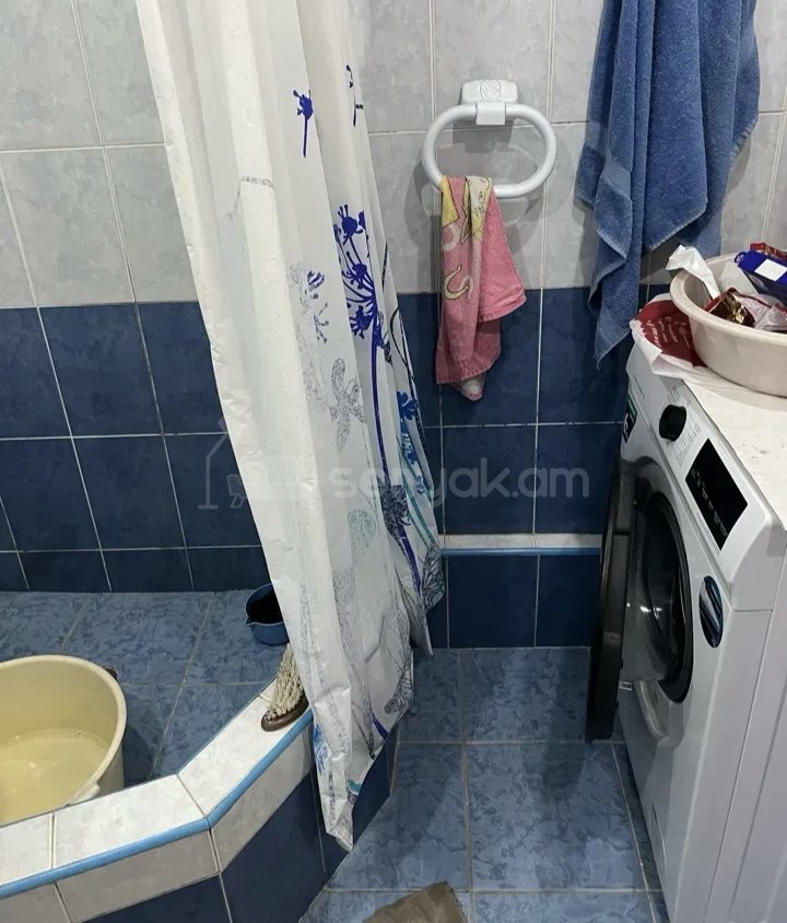 2 Սենյականոց Բնակարան Քարե Շենքում, 58քմ, 3/5 հարկ, Նորմալ Վիճակում, Կահավորված