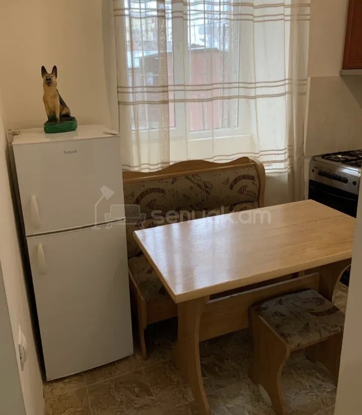 1 Սենյականոց Բնակարան Քարե Շենքում, 40քմ, 3/4 հարկ, Նորմալ Վիճակում, Կահավորված, Արևկող