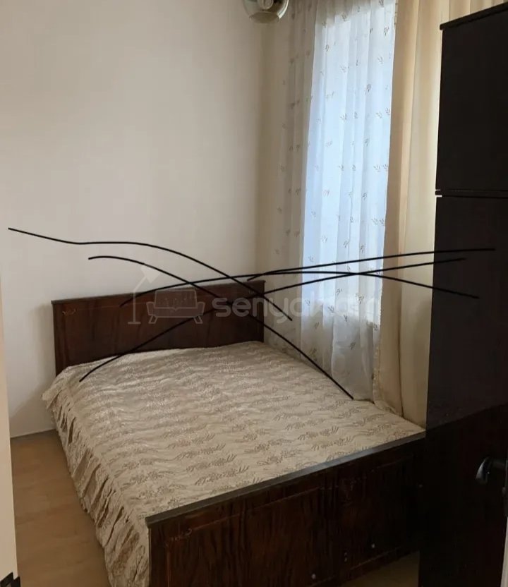 1 Սենյականոց Բնակարան Քարե Շենքում, 40քմ, 3/4 հարկ, Նորմալ Վիճակում, Կահավորված, Արևկող