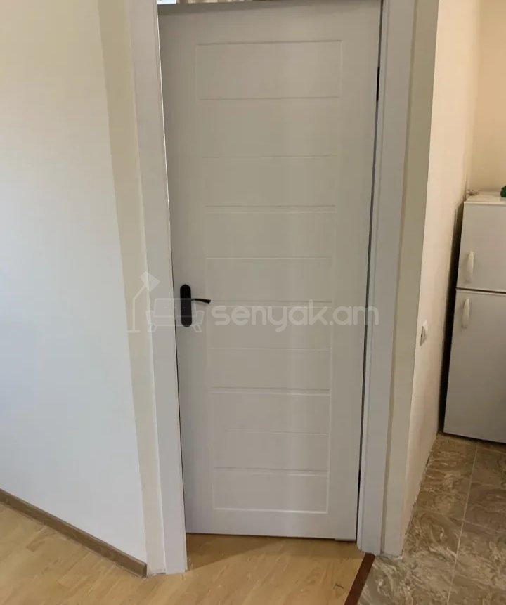 1 Սենյականոց Բնակարան Քարե Շենքում, 40քմ, 3/4 հարկ, Նորմալ Վիճակում, Կահավորված, Արևկող