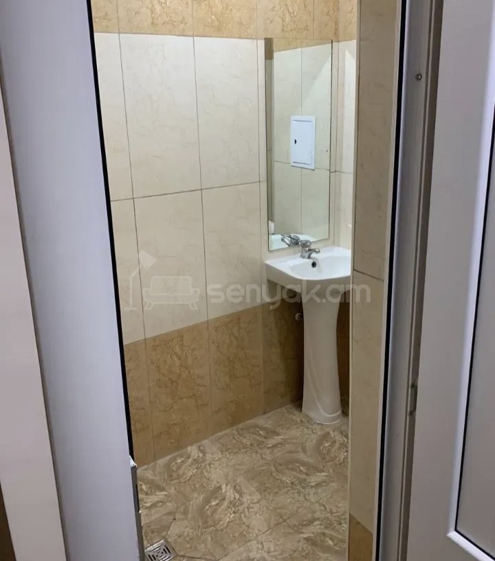 1 Սենյականոց Բնակարան Քարե Շենքում, 40քմ, 3/4 հարկ, Նորմալ Վիճակում, Կահավորված, Արևկող