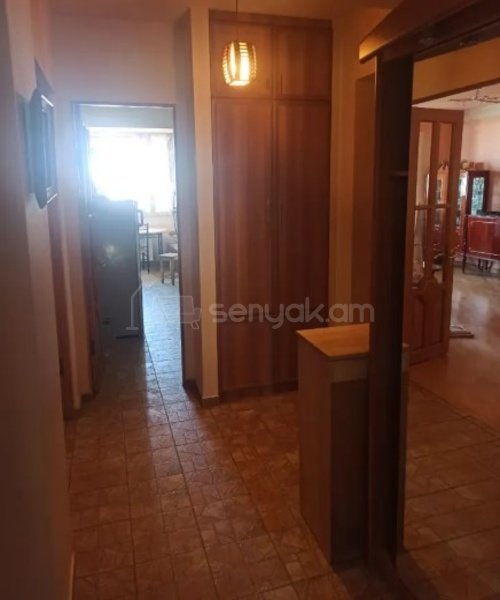 3 Սենյականոց Բնակարան Քարե Շենքում, 80քմ, 3/5 հարկ, Կոսմետիկ Վերանորոգված