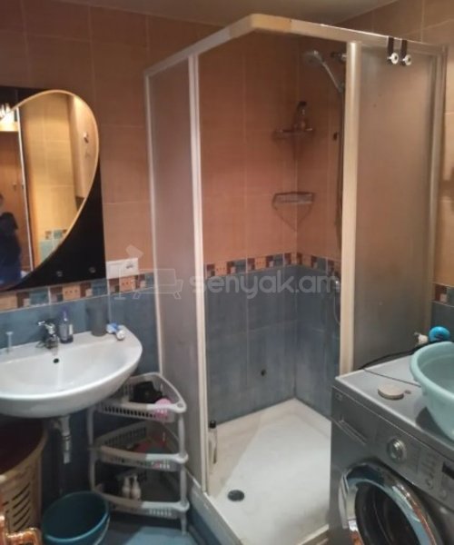 3 Սենյականոց Բնակարան Քարե Շենքում, 80քմ, 3/5 հարկ, Կոսմետիկ Վերանորոգված