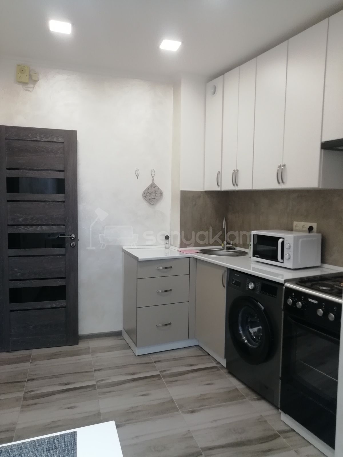 3 Սենյականոց Բնակարան, 67քմ, 11/12 հարկ, Կապիտալ Վերանորոգված, Կահավորված, Արևկող