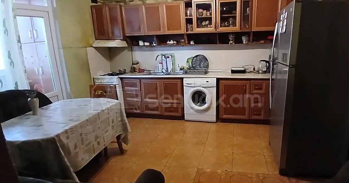 3 Սենյականոց Բնակարան, 81քմ, 4/4 հարկ, Նորմալ Վիճակում