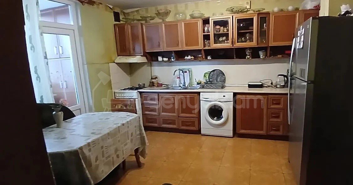 3 Սենյականոց Բնակարան, 81քմ, 4/4 հարկ, Նորմալ Վիճակում