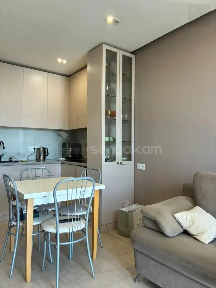 2 Սենյականոց Բնակարան, 40քմ, 6/11 հարկ, Դիզայներական Վերանորոգված