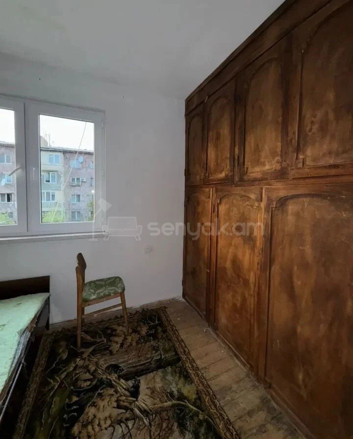 4 Սենյականոց Բնակարան Քարե Շենքում, 80քմ, 3/4 հարկ, Նորմալ Վիճակում