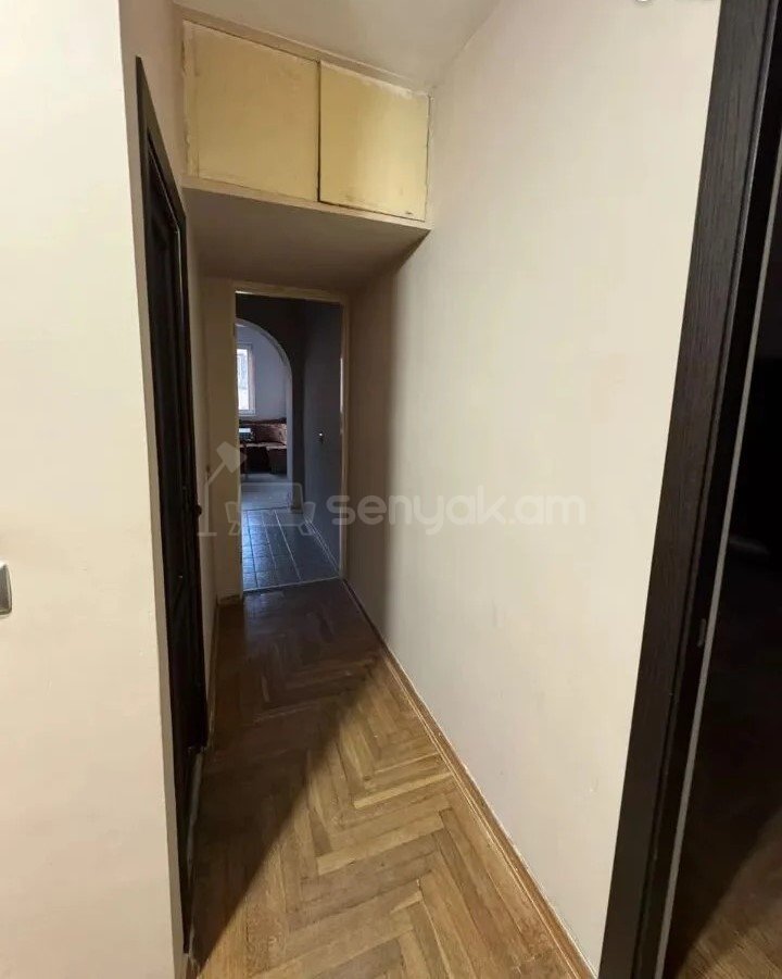 4 Սենյականոց Բնակարան Քարե Շենքում, 80քմ, 3/4 հարկ, Նորմալ Վիճակում