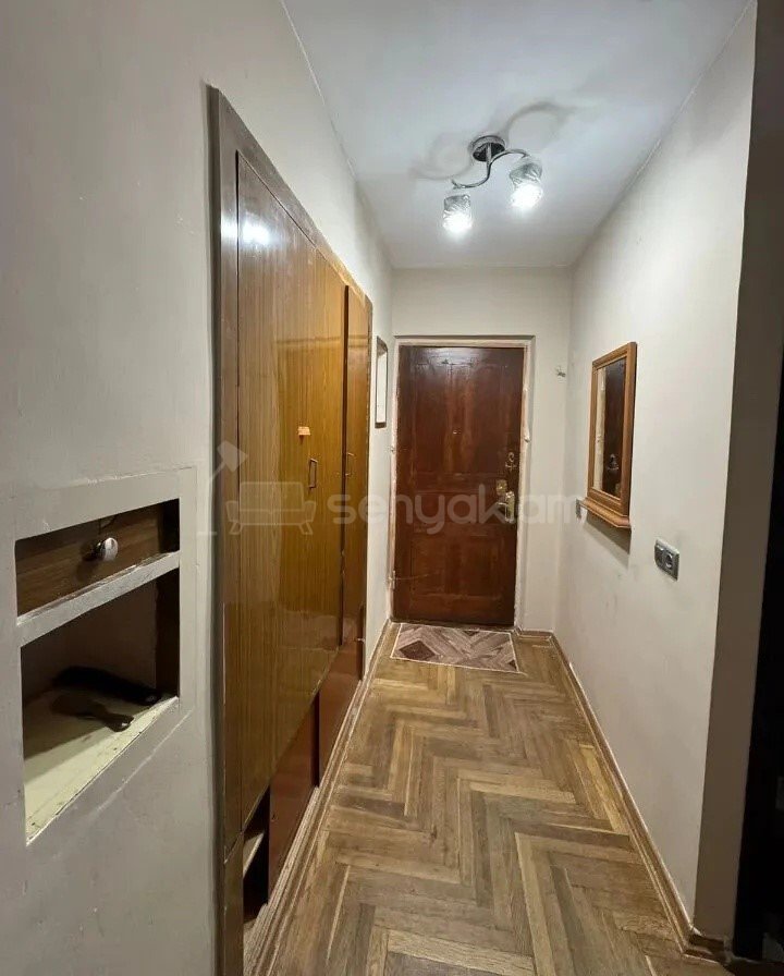 4 Սենյականոց Բնակարան Քարե Շենքում, 80քմ, 3/4 հարկ, Նորմալ Վիճակում