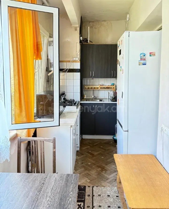 1 Սենյականոց Բնակարան Քարե Շենքում, 44քմ, 4/5 հարկ, Նորմալ Վիճակում