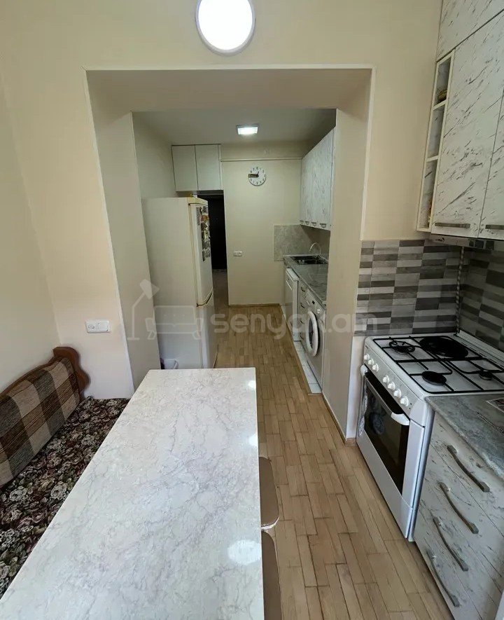 1 Սենյականոց Բնակարան Քարե Շենքում, 47քմ, 2/5 հարկ, Կոսմետիկ Վերանորոգված