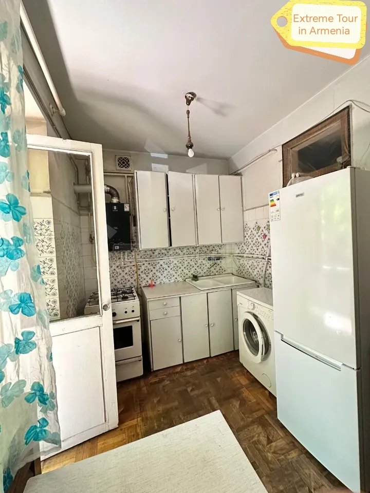 3 Սենյականոց Բնակարան Քարե Շենքում, 56քմ, 3/5 հարկ, Նորմալ Վիճակում, Կահավորված