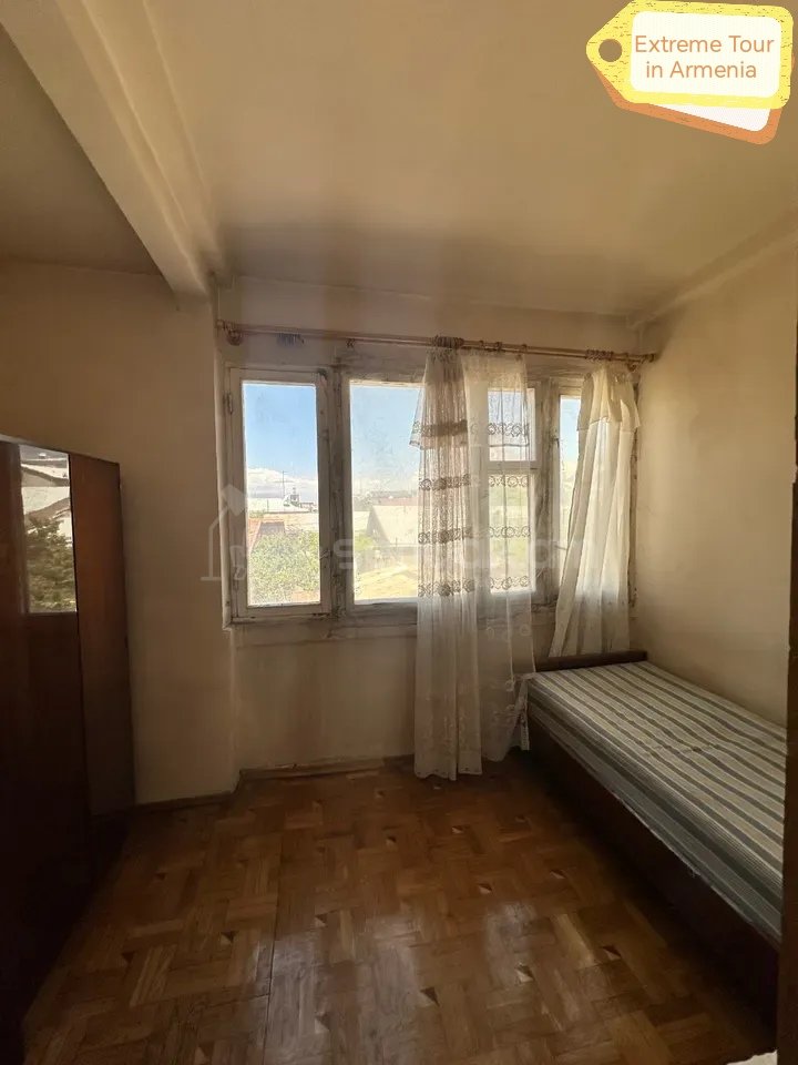 3 Սենյականոց Բնակարան Քարե Շենքում, 56քմ, 3/5 հարկ, Նորմալ Վիճակում, Կահավորված