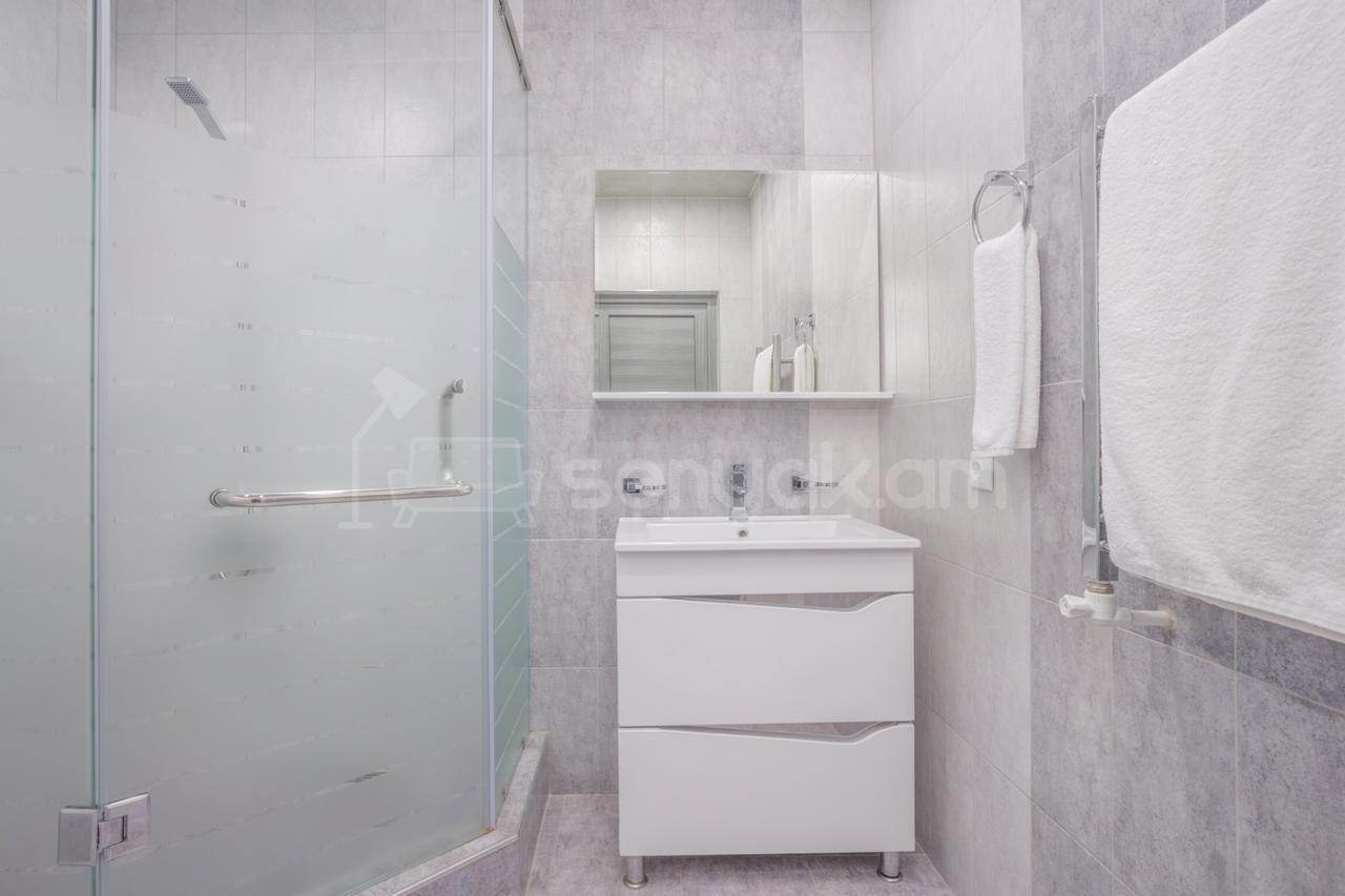 2 Սենյականոց Բնակարան Նորակառույցում, 55քմ, 7/12 հարկ, Դիզայներական Վերանորոգված