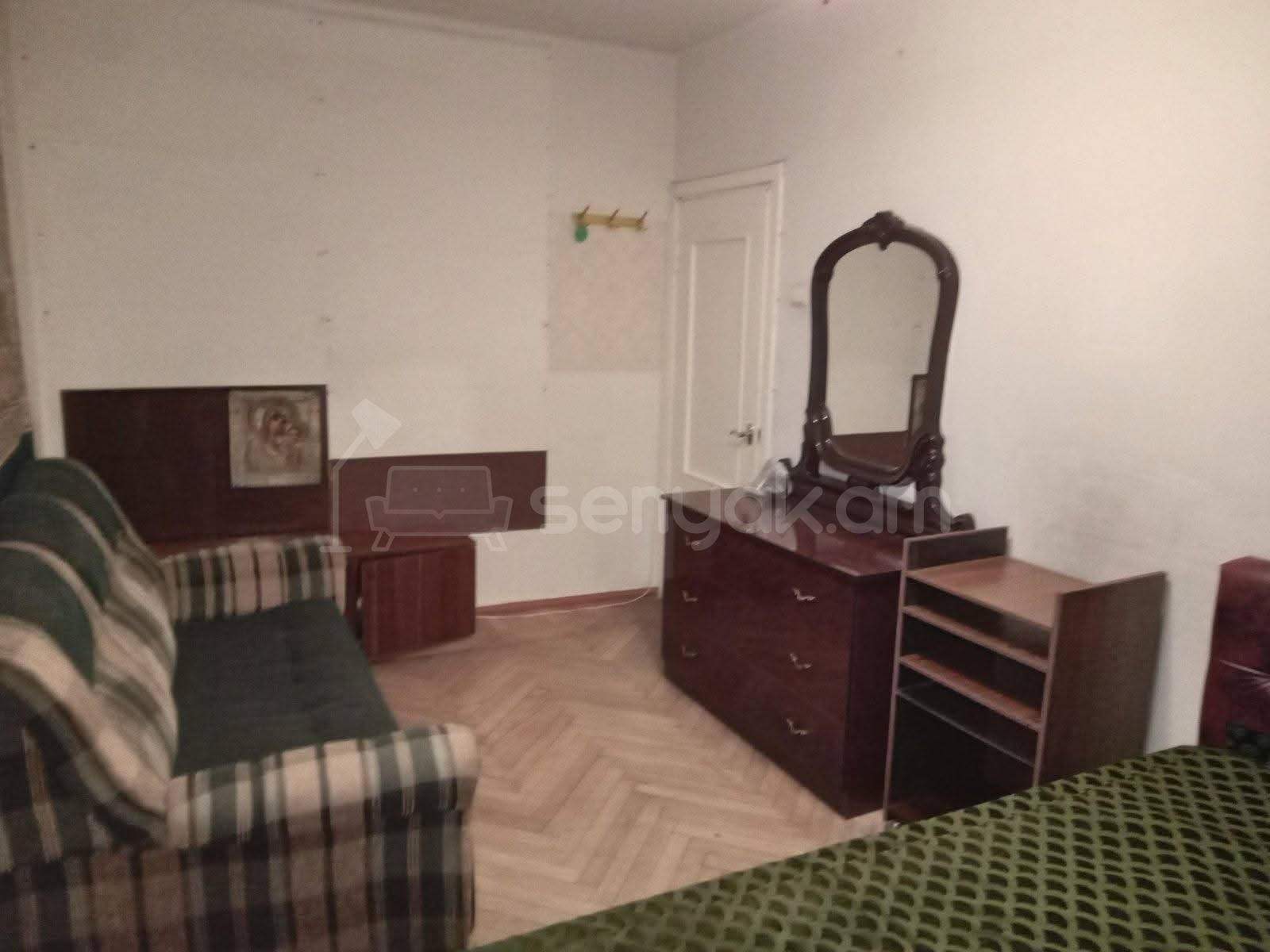 3 Սենյականոց Բնակարան Քարե Շենքում, 80քմ, 5/5 հարկ, Նորմալ Վիճակում, Կահավորված