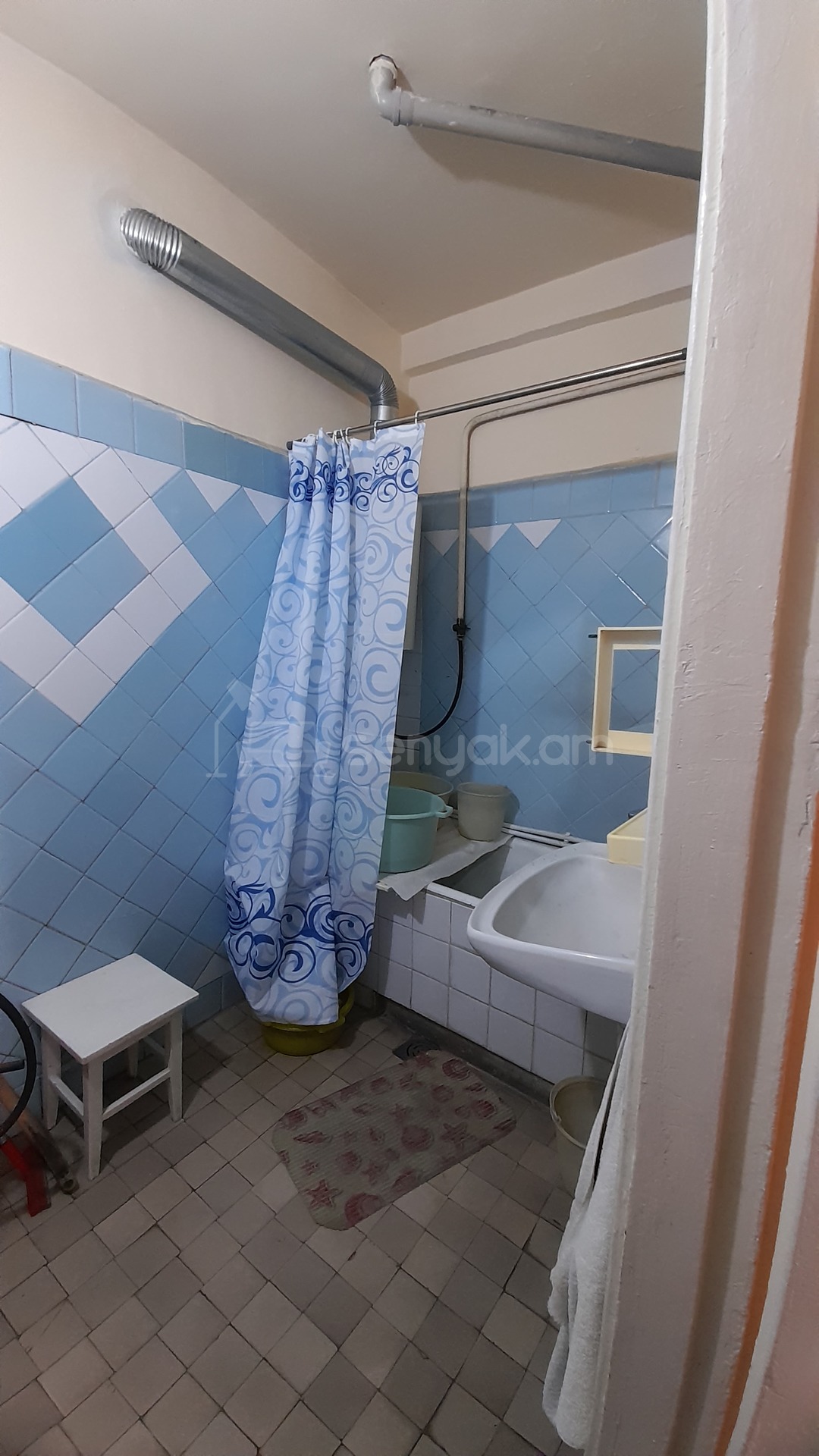 2 Սենյականոց Բնակարան Քարե Շենքում, 70քմ, 6/8 հարկ, Նորմալ Վիճակում, Կահավորված, Արևկող