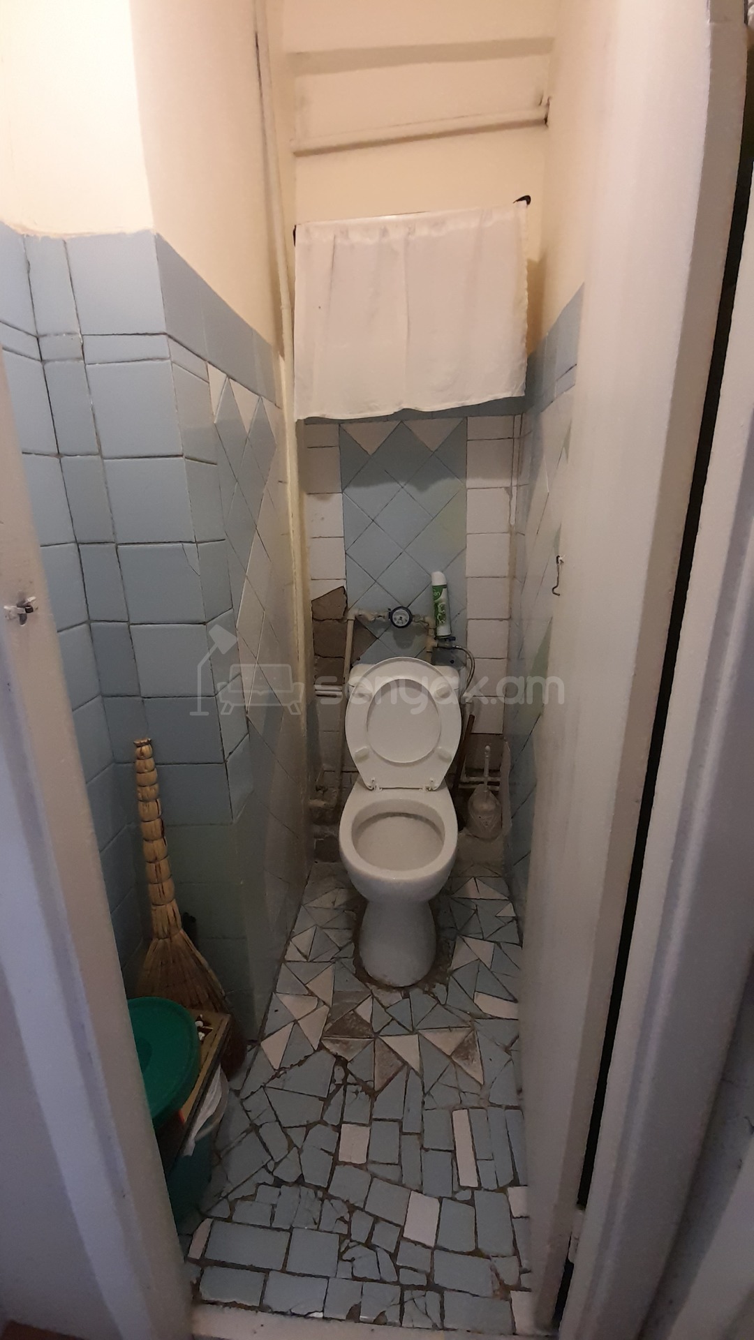 2 Սենյականոց Բնակարան Քարե Շենքում, 70քմ, 6/8 հարկ, Նորմալ Վիճակում, Կահավորված, Արևկող