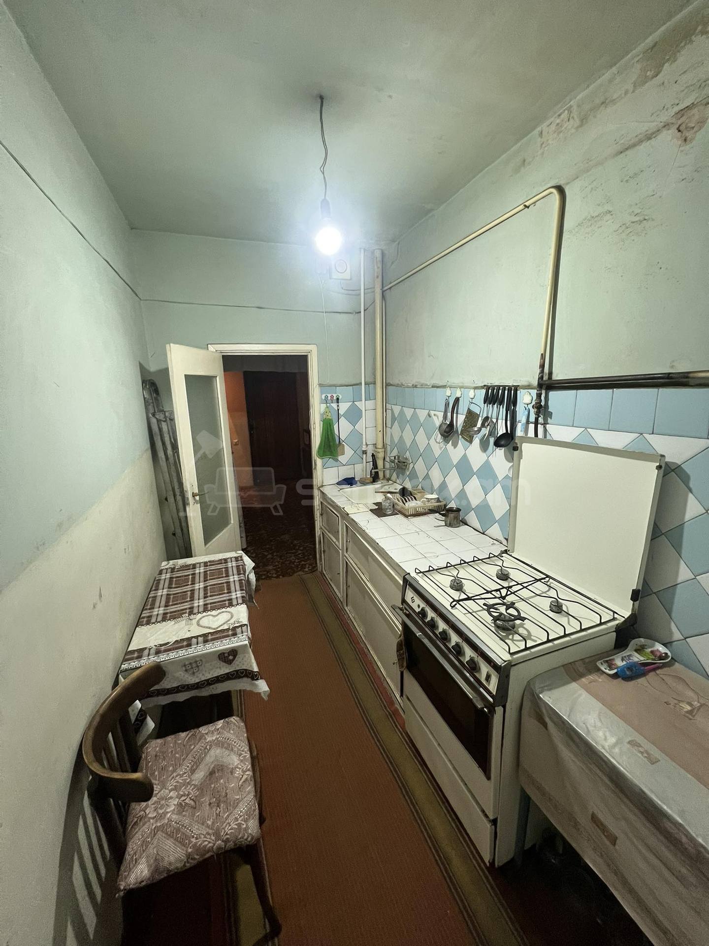 2 Սենյականոց Բնակարան Քարե Շենքում, 50քմ, 1/5 հարկ, Պետական Վիճակում