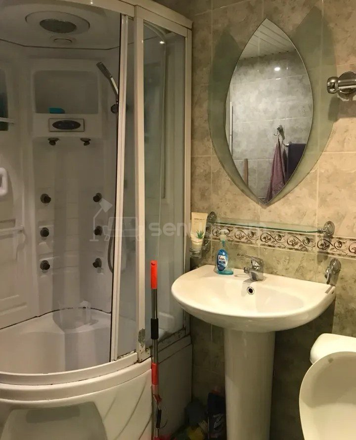 2 Սենյականոց Բնակարան Քարե Շենքում, 53քմ, 5/5 հարկ, Նորմալ Վիճակում