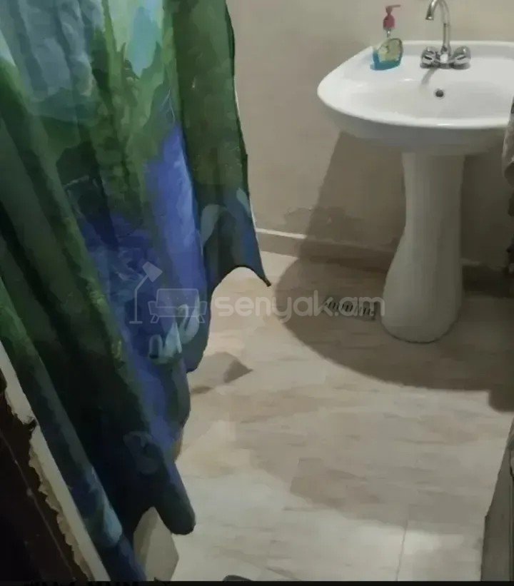 2 Սենյականոց Բնակարան Քարե Շենքում, 60քմ, 5/5 հարկ, Նորմալ Վիճակում