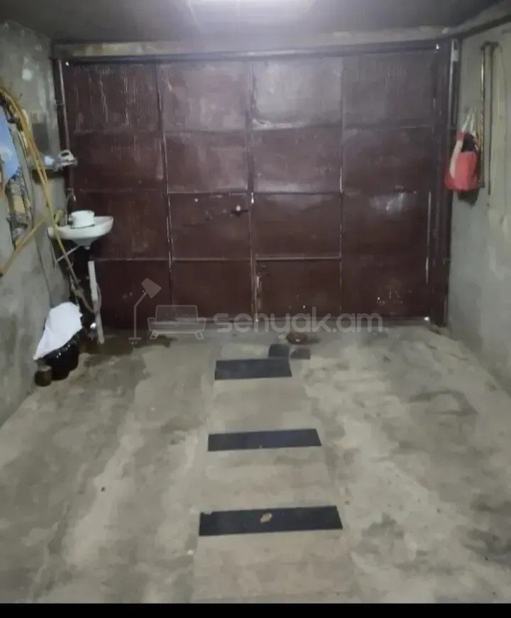 2 Սենյականոց Բնակարան Քարե Շենքում, 60քմ, 5/5 հարկ, Նորմալ Վիճակում