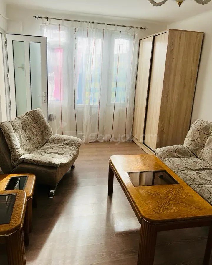 2 Սենյականոց Բնակարան Քարե Շենքում, 42քմ, 2/5 հարկ, Նորմալ Վիճակում