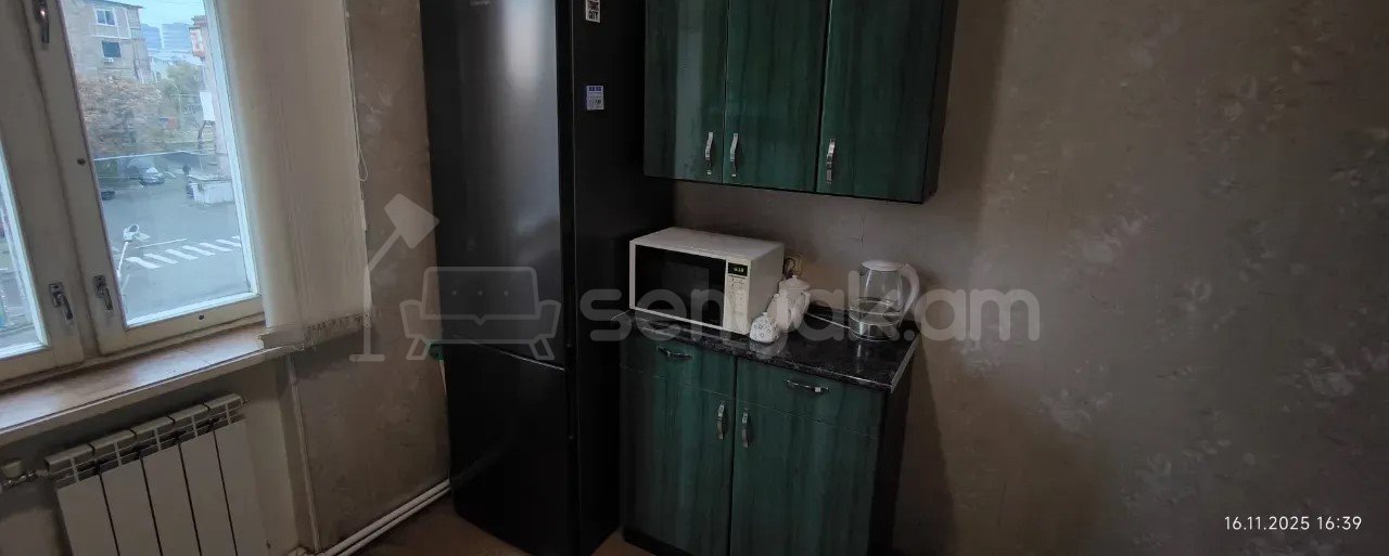 2 Սենյականոց Բնակարան Քարե Շենքում, 61քմ, 4/5 հարկ, Նորմալ Վիճակում