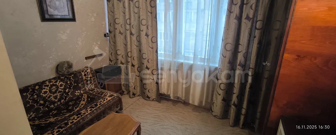 2 Սենյականոց Բնակարան Քարե Շենքում, 61քմ, 4/5 հարկ, Նորմալ Վիճակում