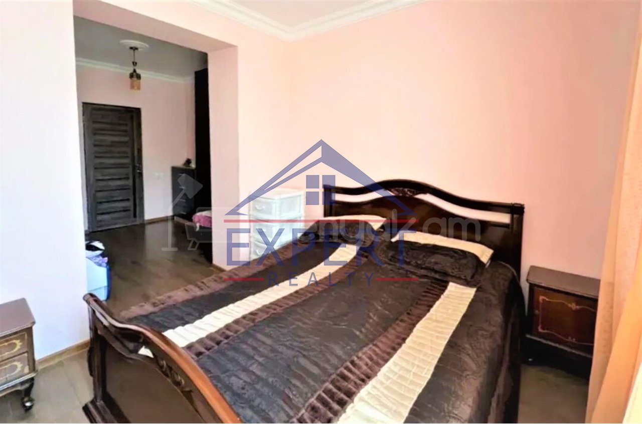 4 Սենյականոց Բնակարան Քարե Շենքում, 106քմ, 1/5 հարկ, Կապիտալ Վերանորոգված