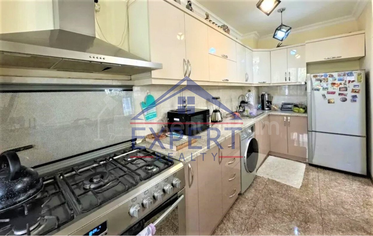 4 Սենյականոց Բնակարան Քարե Շենքում, 106քմ, 1/5 հարկ, Կապիտալ Վերանորոգված