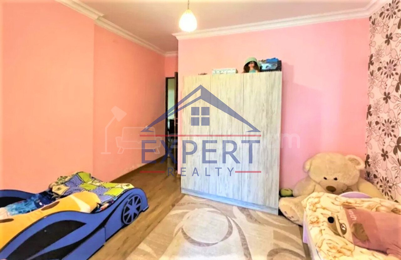 4 Սենյականոց Բնակարան Քարե Շենքում, 106քմ, 1/5 հարկ, Կապիտալ Վերանորոգված