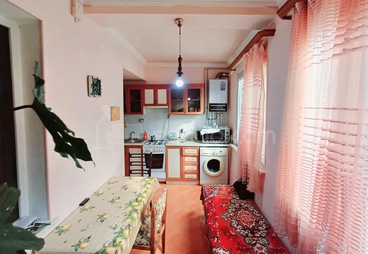 2 Սենյականոց Բնակարան Քարե Շենքում, 63քմ, 2/5 հարկ, Կապիտալ Վերանորոգված