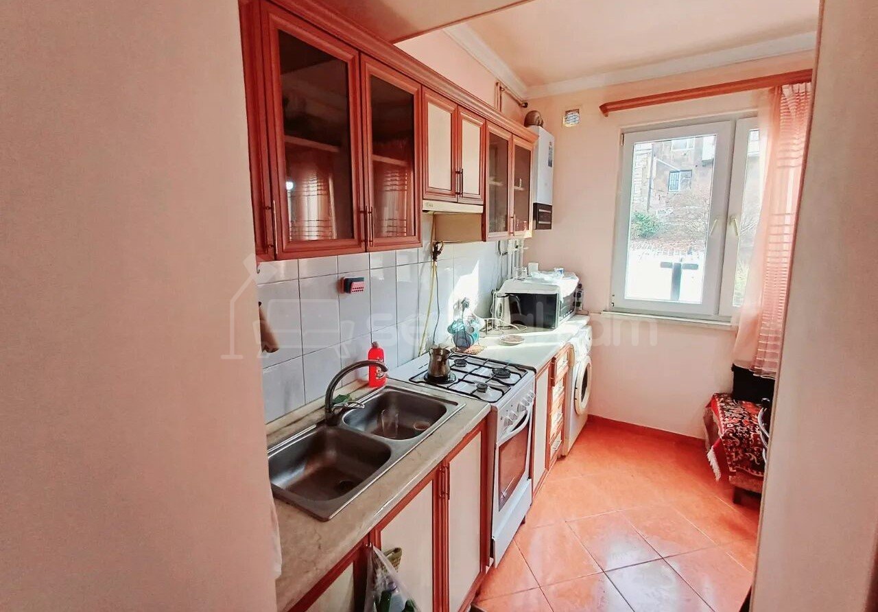 2 Սենյականոց Բնակարան Քարե Շենքում, 63քմ, 2/2 հարկ, Նորմալ Վիճակում