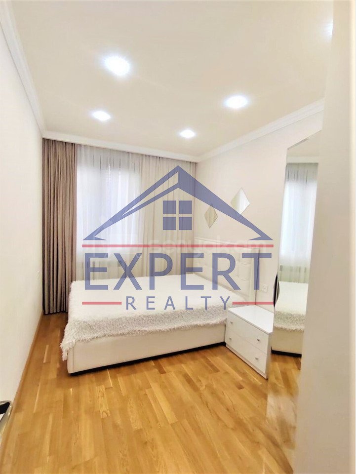 4 Սենյականոց Բնակարան Քարե Շենքում, 123քմ, 3/5 հարկ, Կապիտալ Վերանորոգված