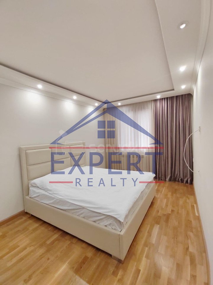 4 Սենյականոց Բնակարան Քարե Շենքում, 123քմ, 3/5 հարկ, Կապիտալ Վերանորոգված