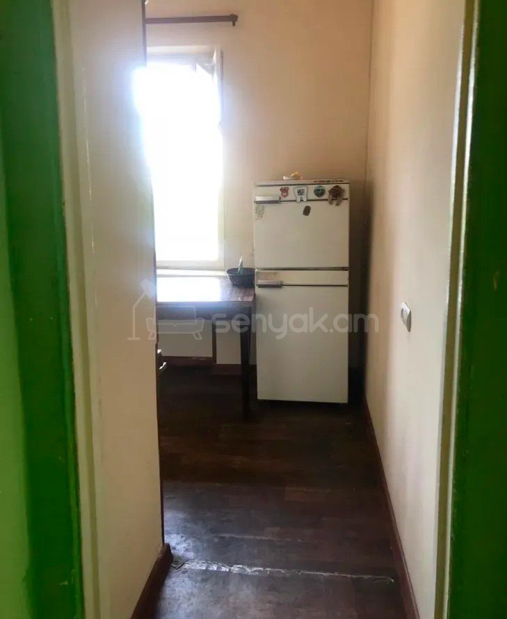 1 Սենյականոց Բնակարան Քարե Շենքում, 37քմ, 4/5 հարկ, Պետական Վիճակում