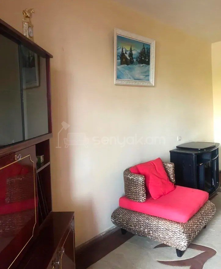 1 Սենյականոց Բնակարան Քարե Շենքում, 37քմ, 4/5 հարկ, Պետական Վիճակում