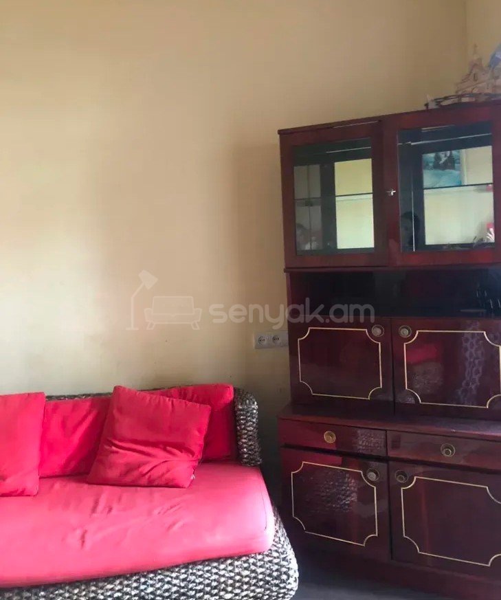 1 Սենյականոց Բնակարան Քարե Շենքում, 37քմ, 4/5 հարկ, Պետական Վիճակում