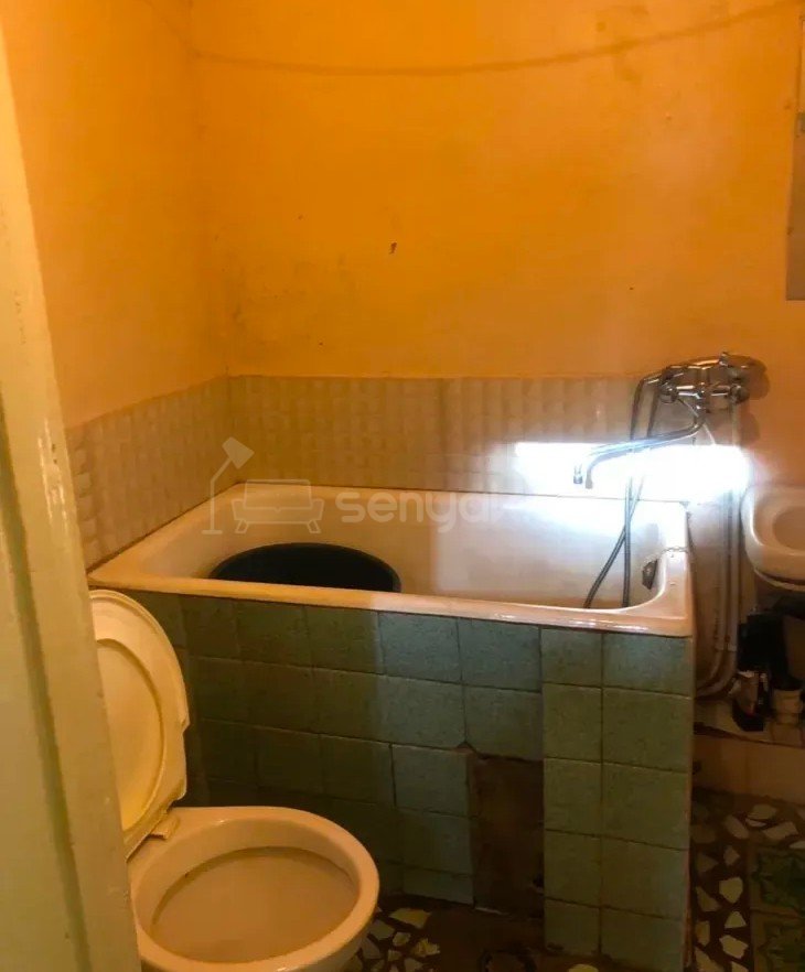 1 Սենյականոց Բնակարան Քարե Շենքում, 37քմ, 4/5 հարկ, Պետական Վիճակում