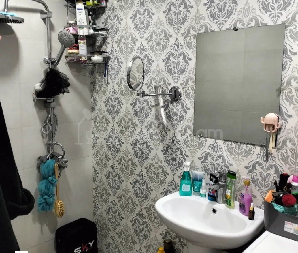 1 Սենյականոց Բնակարան Քարե Շենքում, 30քմ, 1/5 հարկ, Կապիտալ Վերանորոգված