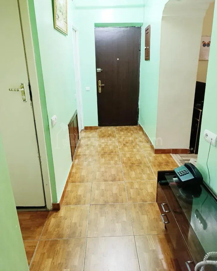 3 Սենյականոց Բնակարան Քարե Շենքում, 78քմ, 3/5 հարկ, Նորմալ Վիճակում