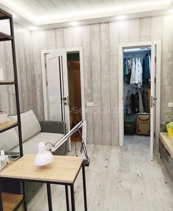 3 Սենյականոց Բնակարան Քարե Շենքում, 78քմ, 3/5 հարկ, Նորմալ Վիճակում